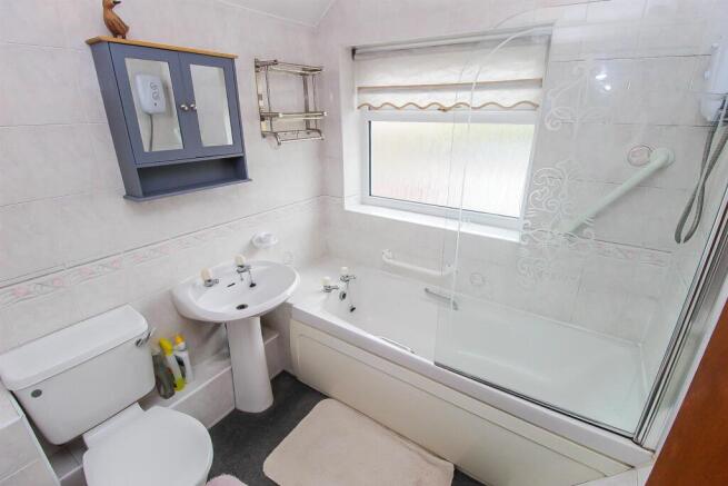 3 bed Semi-Detached Bungalow for sale Image 12