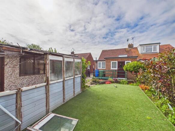 2 bed Semi-Detached Bungalow for sale Image 10