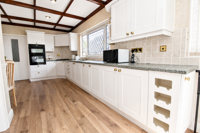 4 bed Detached Bungalow for sale Image 7