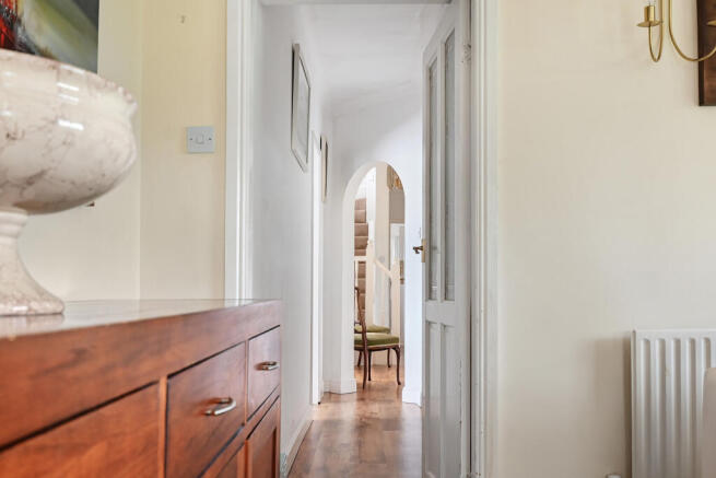 5 bed Detached for sale Image 11
