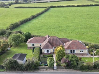 Tintinhull Road, Yeovil, Somerset, *With Substantial Annexe*