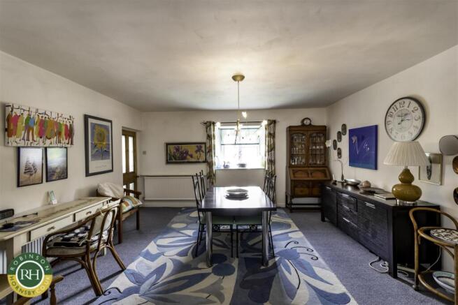 6 bed House for sale Image 11