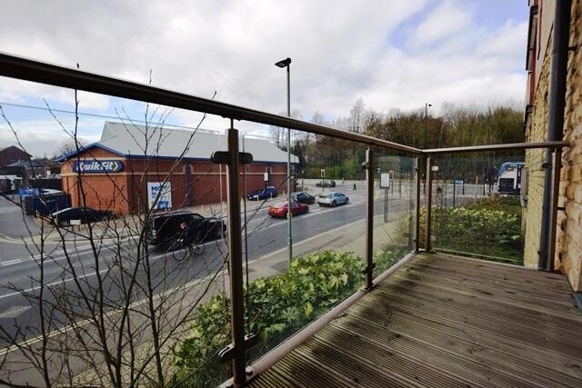 2 bed Apartment to rent Image 5