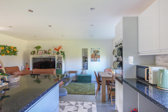 2 bed Flat for sale Image 6