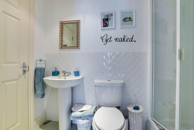 Ensuite to Bed 2