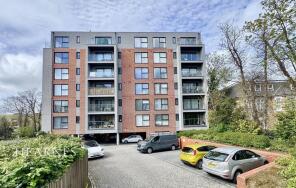 11, 2 Statum, Wootton Mount, Bournemouth BH1 1AY