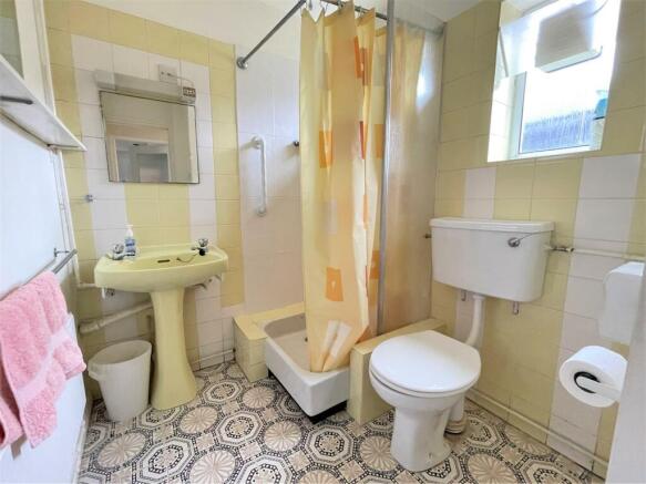 GROUND FLOOR SHOWER ROOM