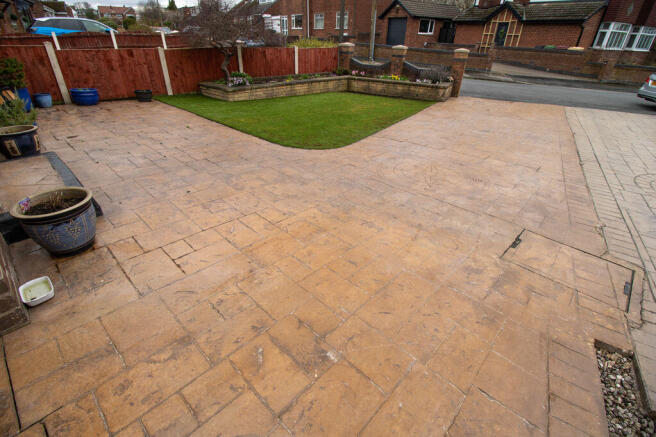 Front Garden/Driveway