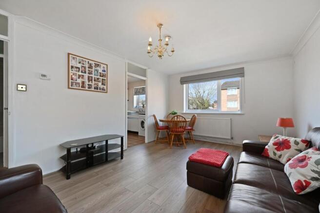 REN - 16 Huxley Close - 12 (1).jpg