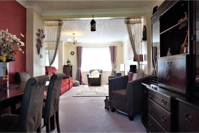 Lounge/Dining Room
