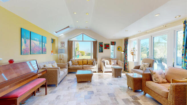 5 bed Detached for sale Image 12