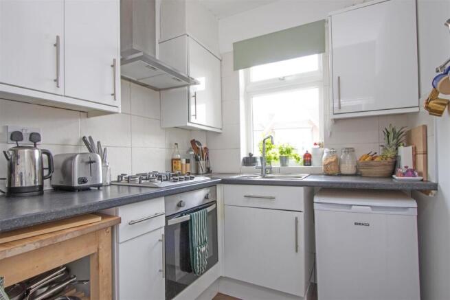 10a Delamere Road SW20 kitchen.jpg