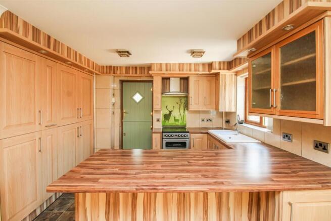 4 bed Detached for sale Image 4