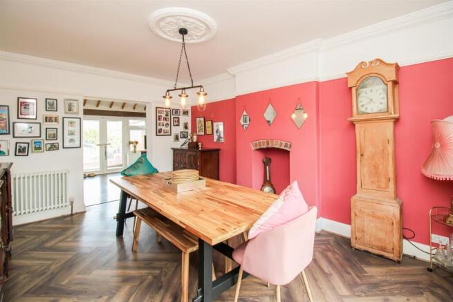 4 bed Detached for sale Image 7