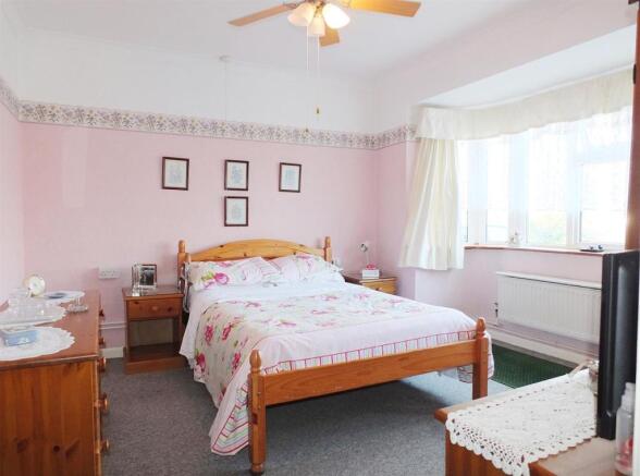 Bedroom 1.jpg