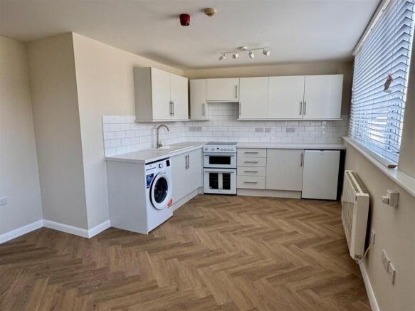 1 bed Flat to rent Image 4