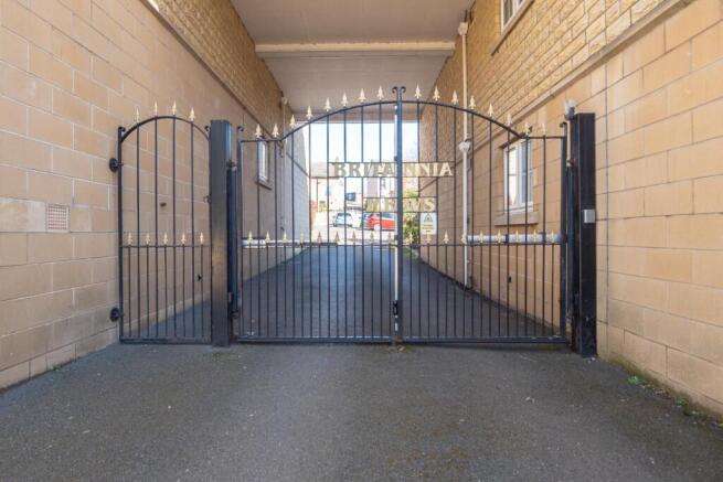 2 bed Apartment for sale Image 12
