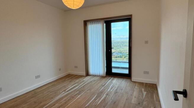 4 bed Semi-Detached to rent Image 11