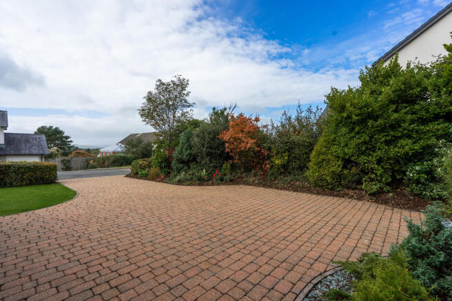 Large Blocke Pave...
