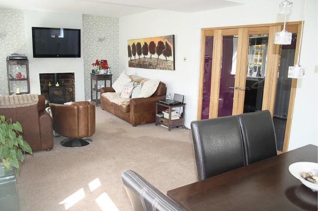 Lounge / Dining