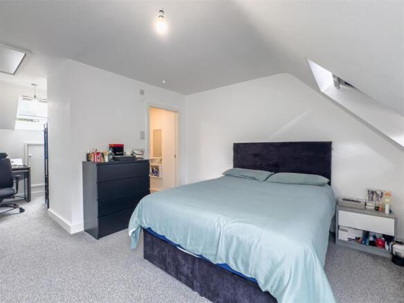 3 bed Terraced for sale Image 11