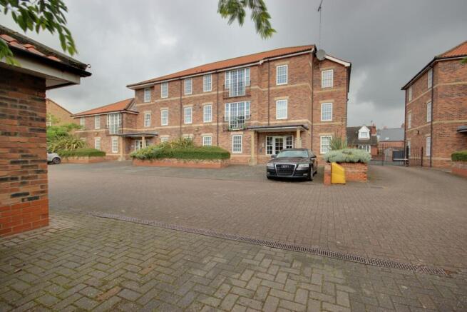 2 bed Ground Flat for sale Image 10