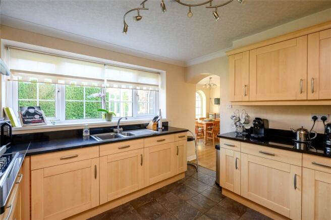 4 bed Detached for sale Image 5