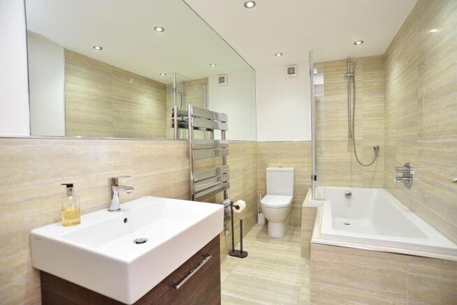 2 bed Flat for sale Image 5