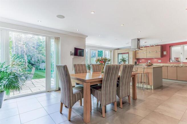 Kitchen/ Dining / Living