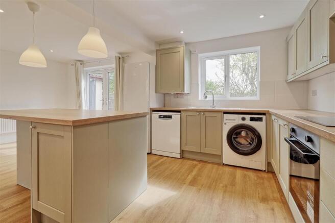 Kitchen 2.jpg