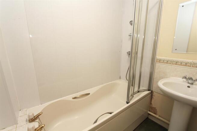 Bathroom.JPG