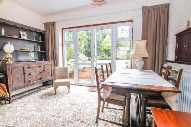 EXTENDED LOUNGE / DINING ROOM