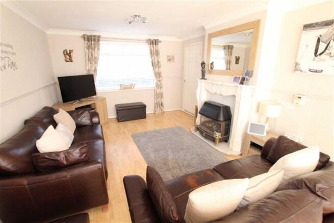 LIVING/DINING ROOM