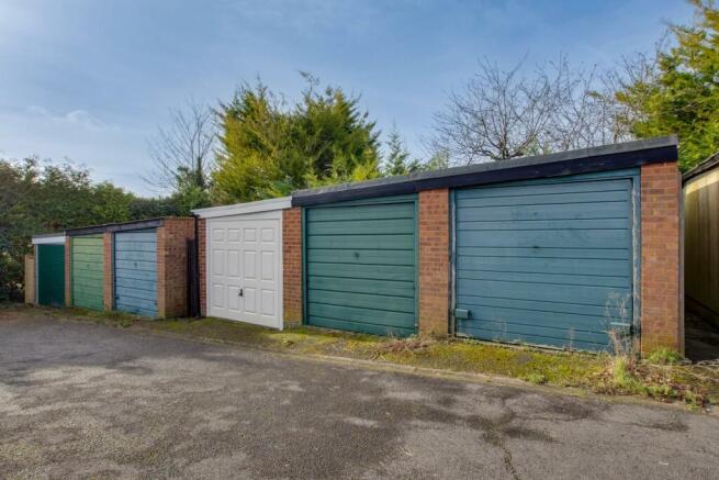 Garage in Block