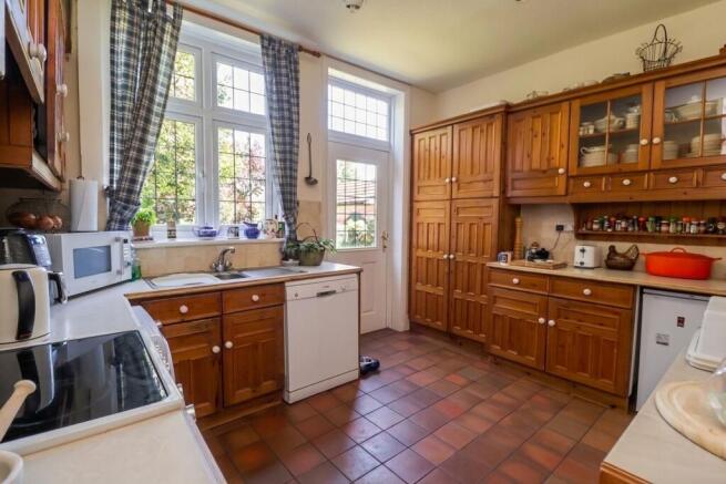 4 bed Detached for sale Image 6