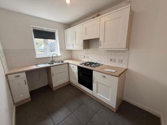 3 bed Semi-Detached to rent Image 4