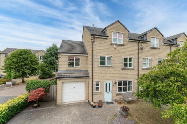 6 bed End of Terrace for sale in otley