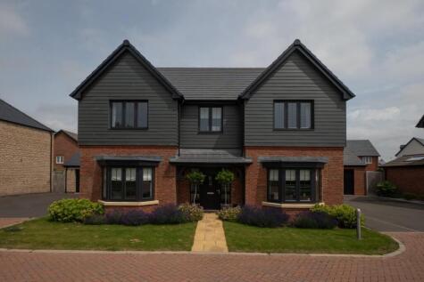 Atkinson Close, Shackleton Village