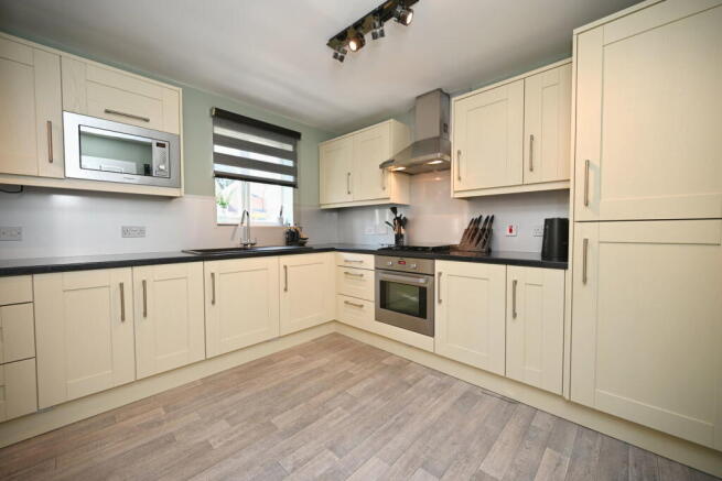 4 bed Semi-Detached for sale Image 9
