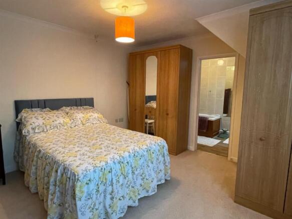 Master Bedroom..jpg