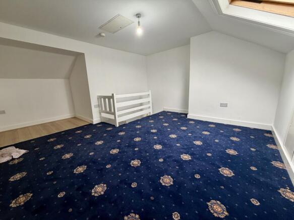 3 bed Terraced to rent Image 12