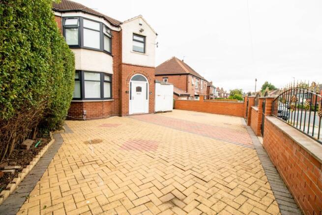 Front of Property
Gated Private driveway for 3 car