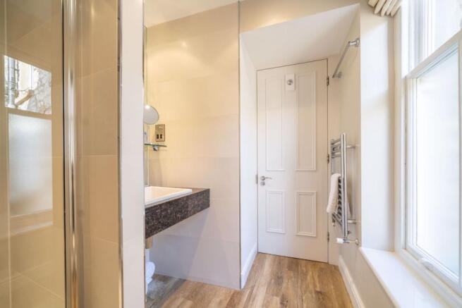 Bedroom 5 en-suite