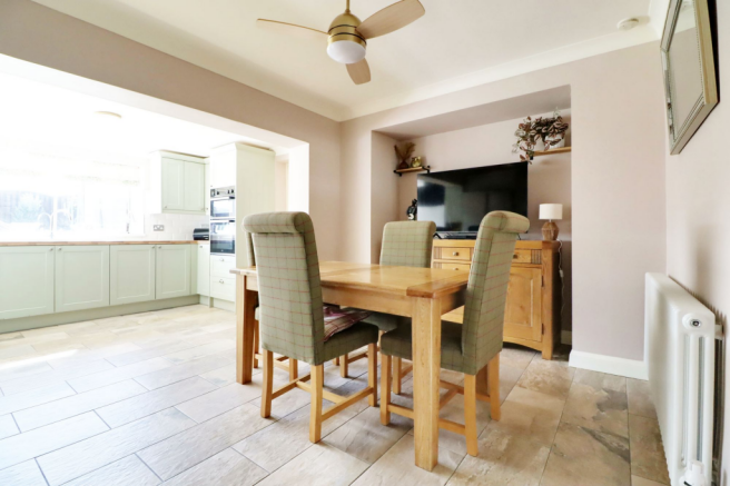 4 bed Detached for sale Image 7