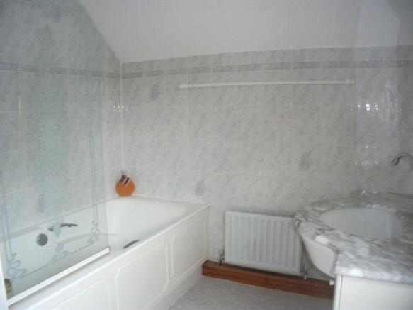Bath in ensuite 