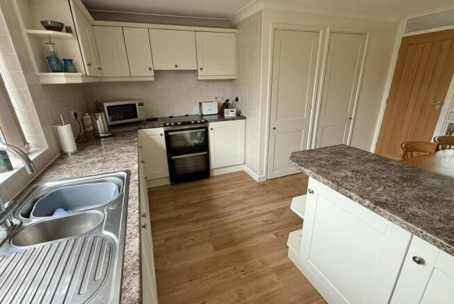 Cammel Road, West Parley, Ferndown, BH22 photo 4