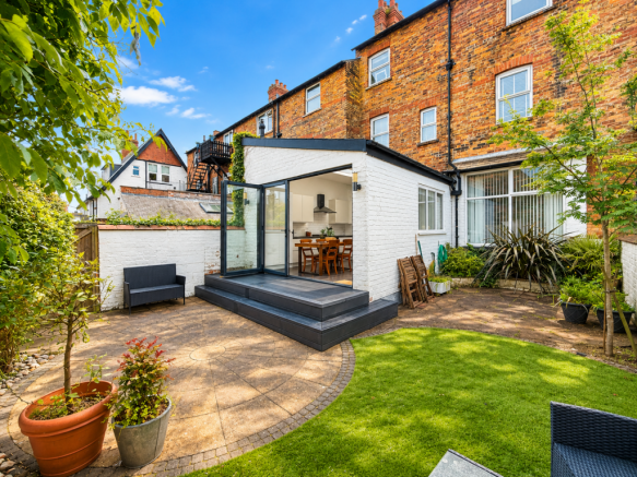 6 bed Terraced for sale Image 2