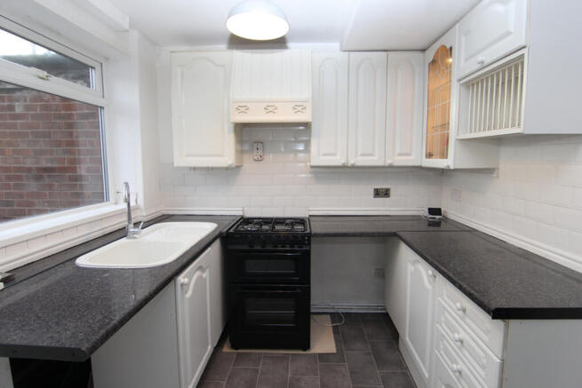 2 bed semi-detached house to rent Moorside Street
