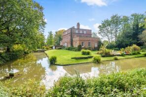 Flat 2, Wardes Moat, Vicarage Road, Yalding ME18 6DY