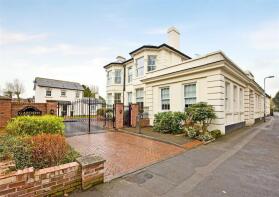 4, Edward Lisle Gardens, Wolverhampton WV6 8UB